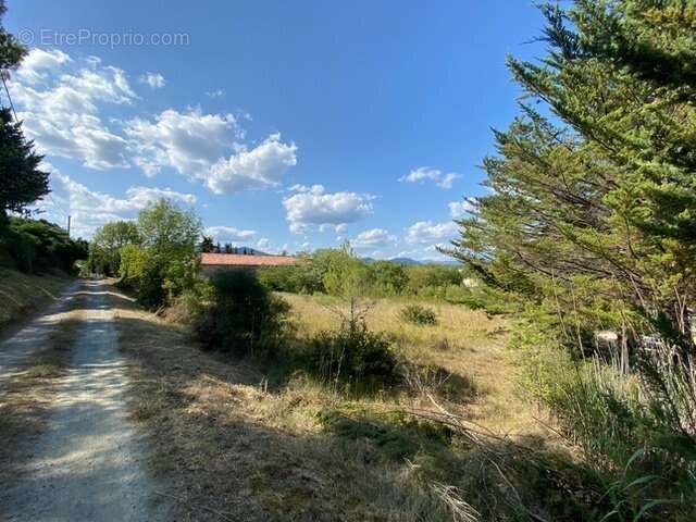 Terrain à PRADES-SUR-VERNAZOBRE