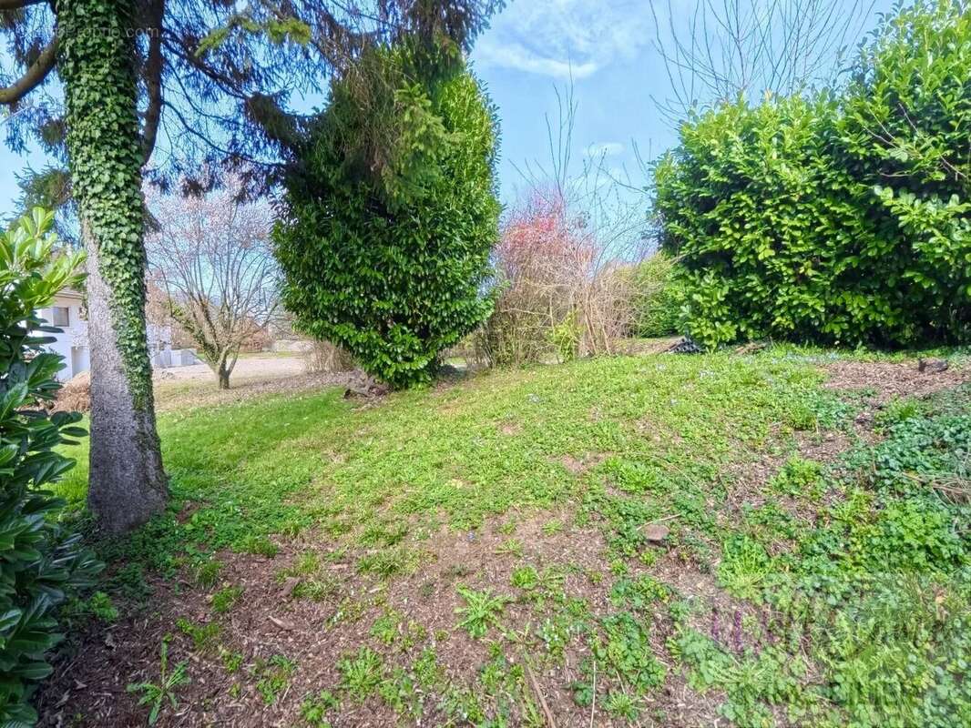 Terrain à GRESY-SUR-AIX