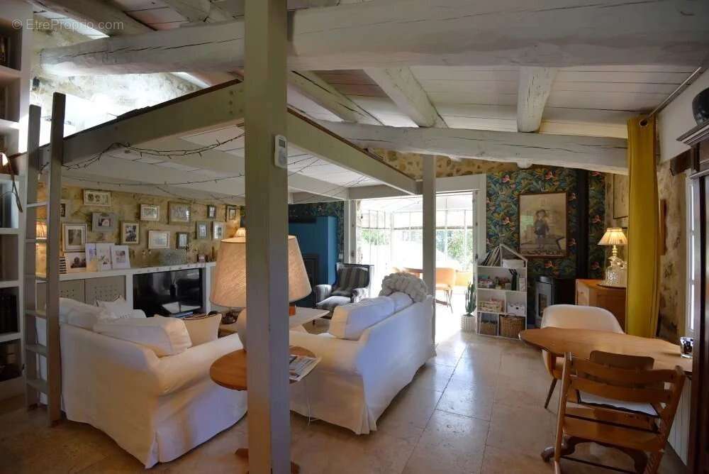 Maison à TOURRETTES