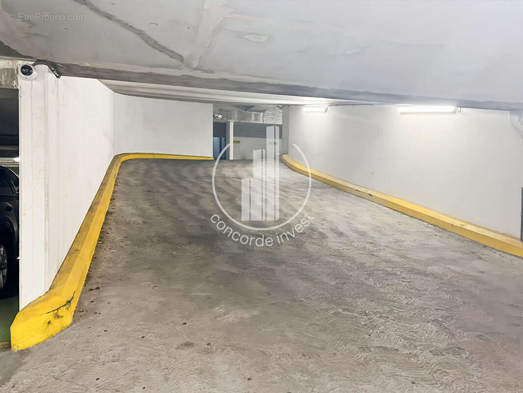 Parking à COURBEVOIE