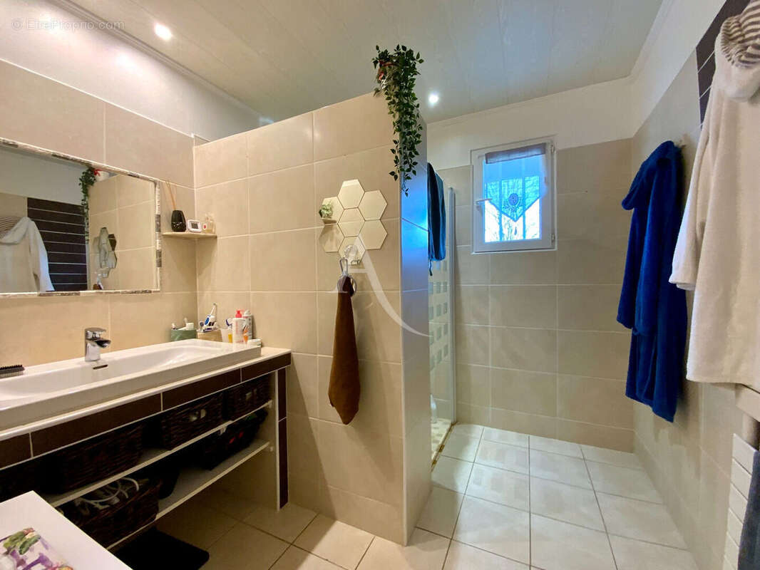 Maison à ALLAS-BOCAGE