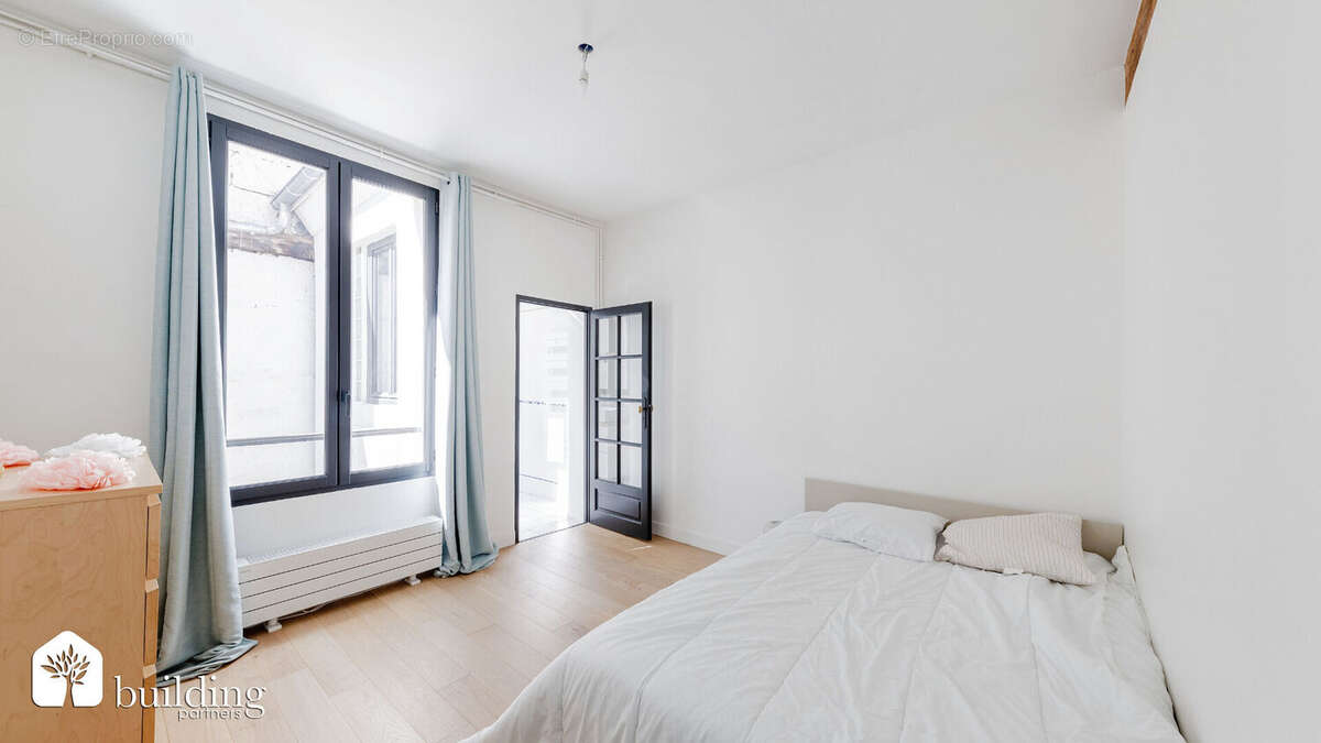 À vendre - Levallois-Perret Parc des 5 Continents - Maison ancienne rénovée avec terrasses de 139 m² - photo 13