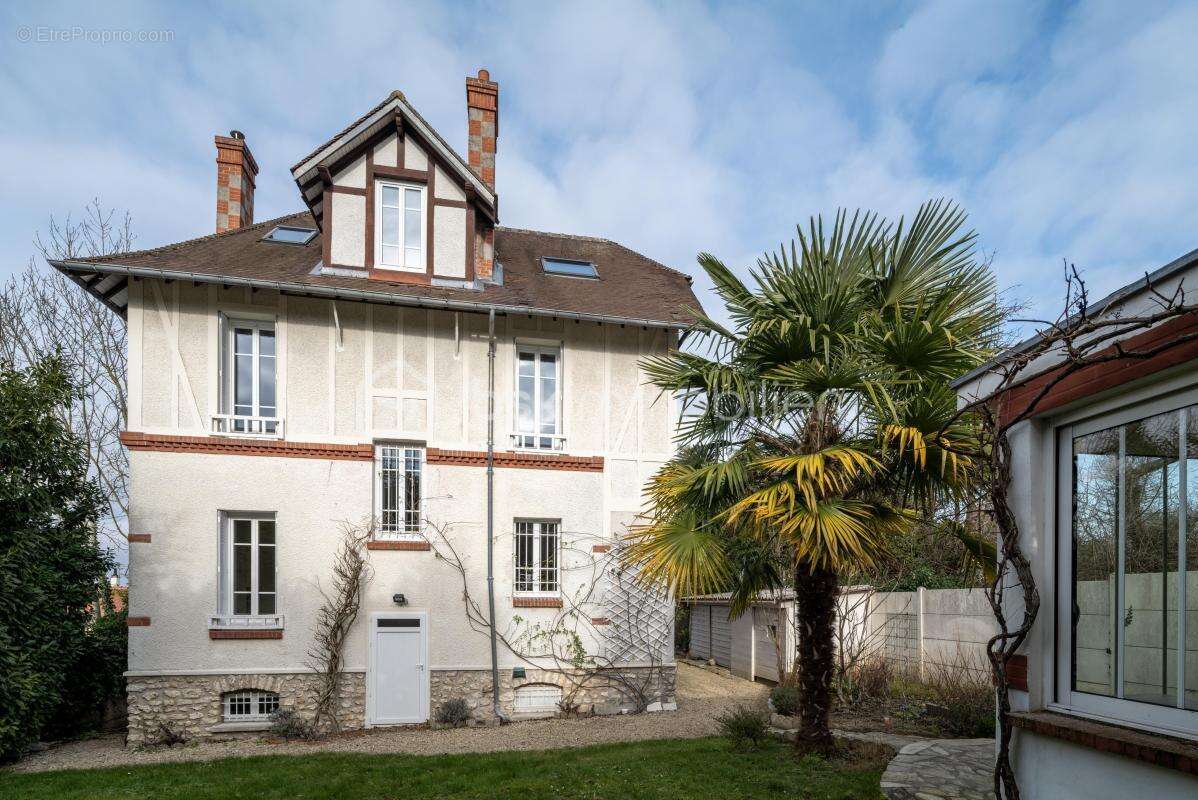 Maison de caractère  – 9 pièces, 7 chambres, sous-sol total – proximité rer d, commerces et écoles à pied - photo 20
