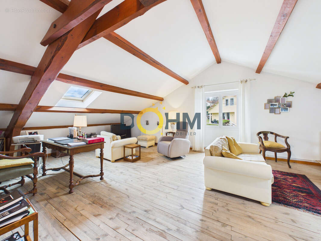 Maison rénovée de 180 m2 à vendre à Saugues avec terrain clos de 600 m2 - photo 4