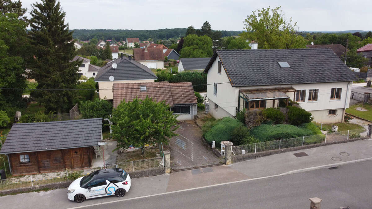 Maison à AUXON-DESSUS