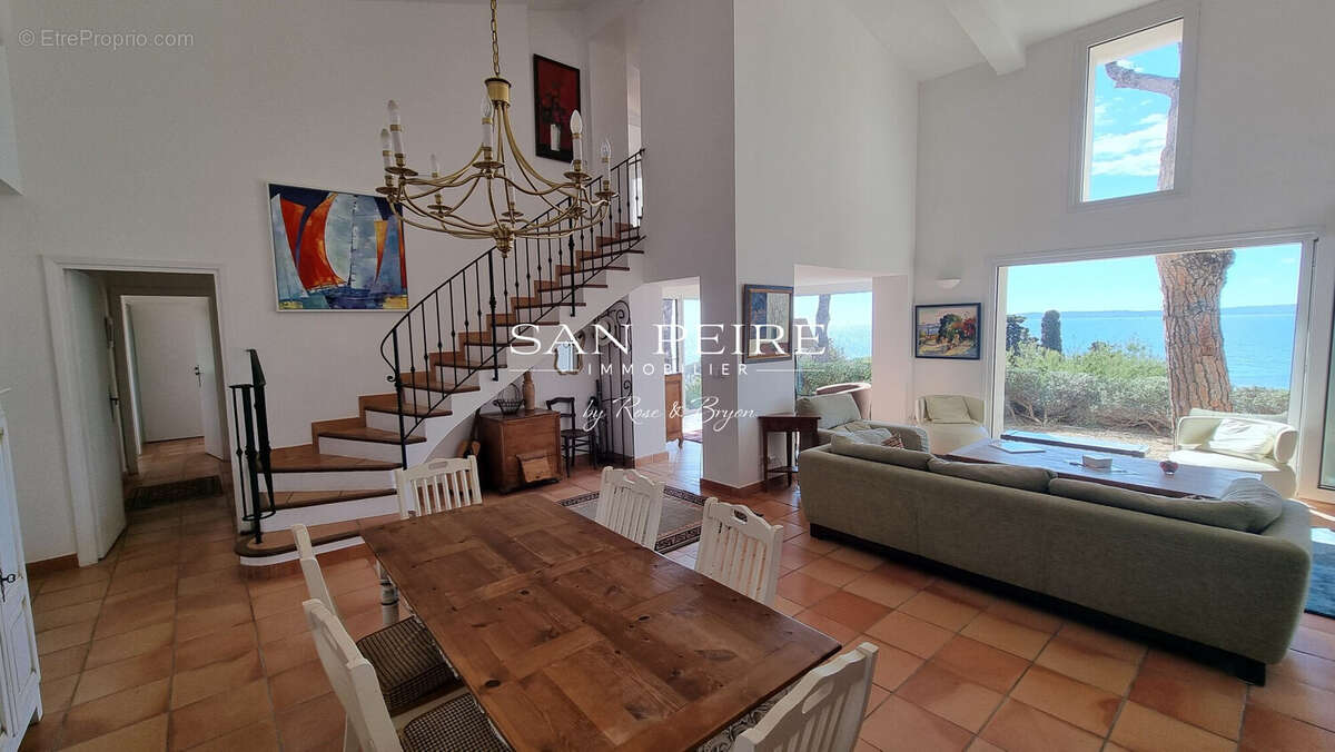 Maison à LES ISSAMBRES
