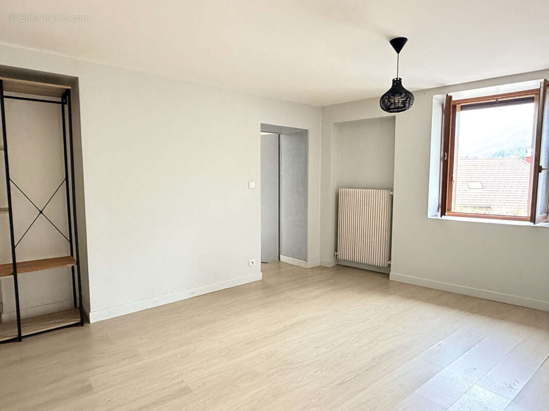 Appartement Chezery Forens 2 pièce(s) 67 m2 garage espace vert - photo 4