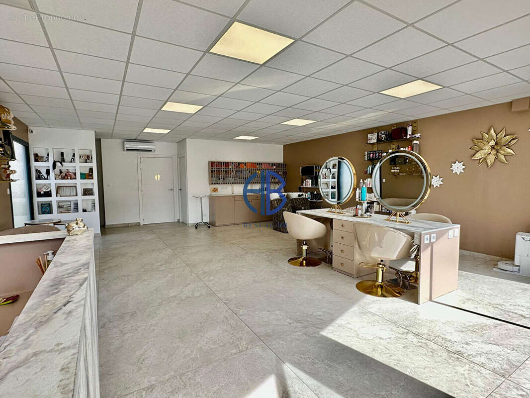 Superbe salon de coiffure neuf de 90m² avec aquabike et parkings - Marseillan - photo 3