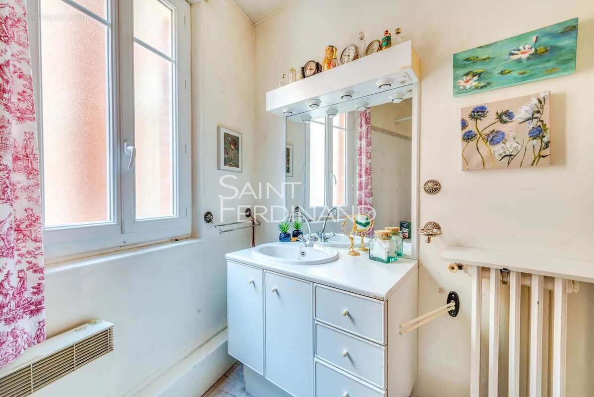 Appartement à NEUILLY-SUR-SEINE