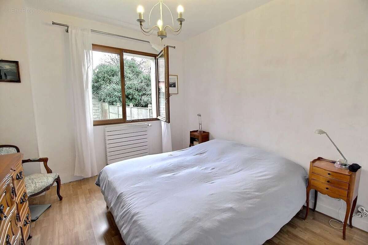 Maison à CHENNEVIERES-SUR-MARNE