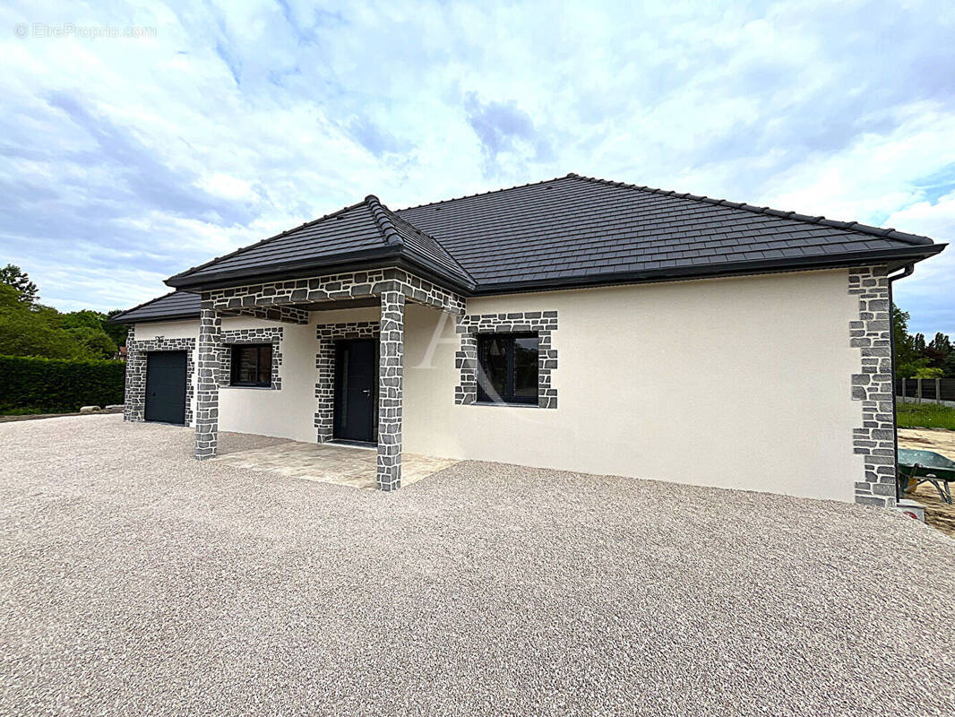 Maison à CHITENAY