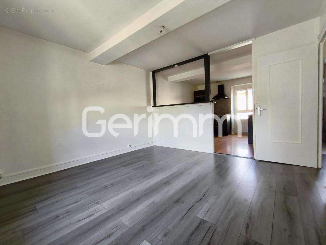 Appartement à SAINT-SIMEON-DE-BRESSIEUX