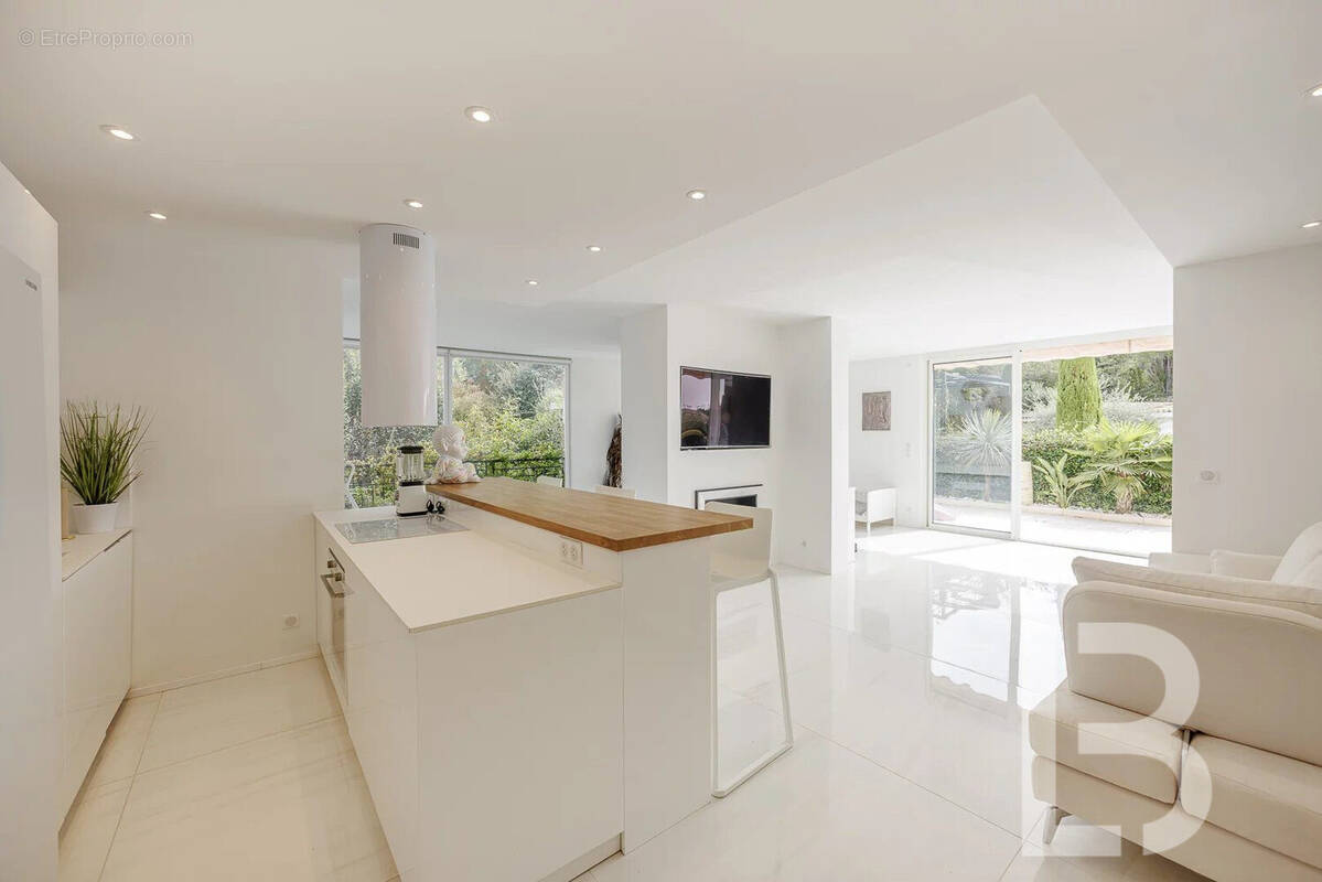 Appartement à MOUGINS