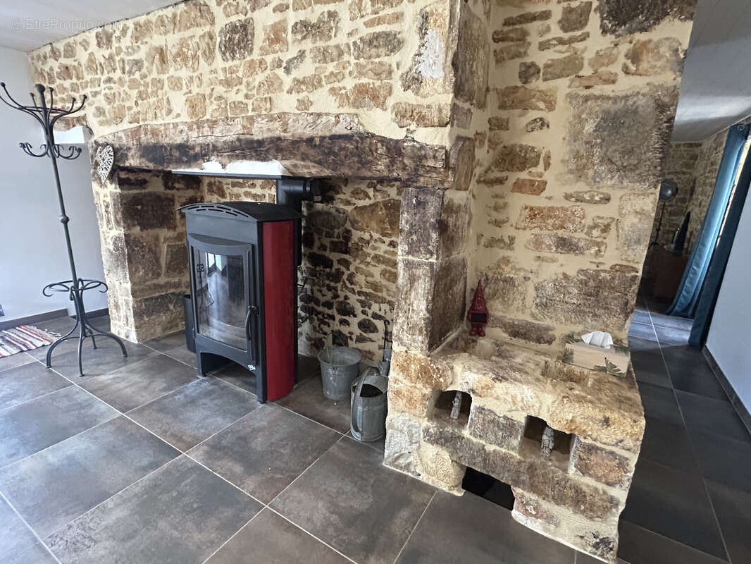 Maison à SAINT-MARTIAL-DE-NABIRAT