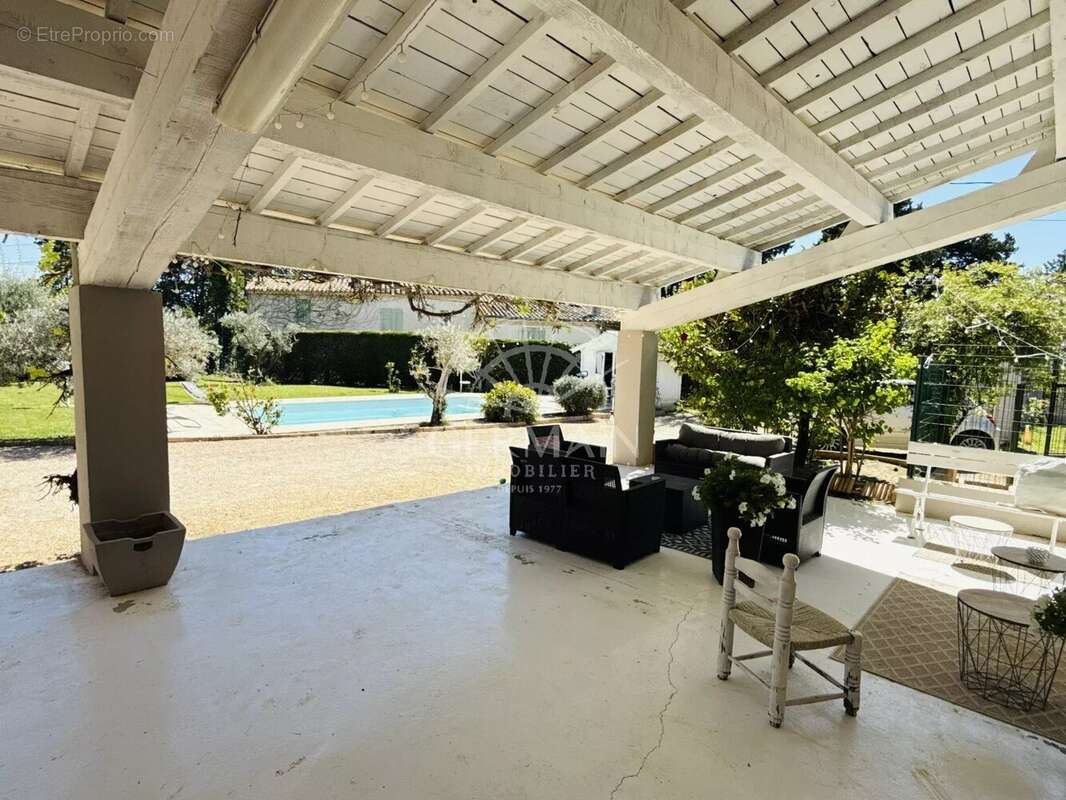 Maison à L'ISLE-SUR-LA-SORGUE