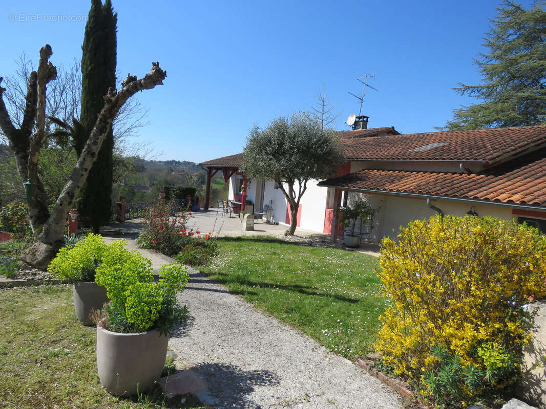 Maison à NOTRE-DAME-DE-SANILHAC