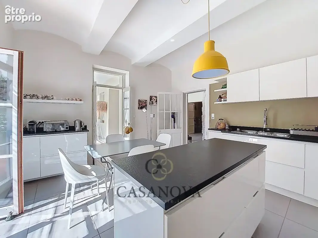 Magnifique propiété de 1850 rénovée   308 m² habitables avec dépendance  Piscine  Proximité Mauguio et Montpellier - photo 13