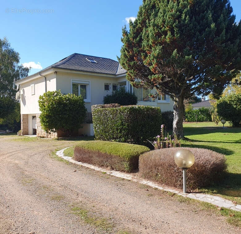 Maison à MARCILLAC-LA-CROISILLE