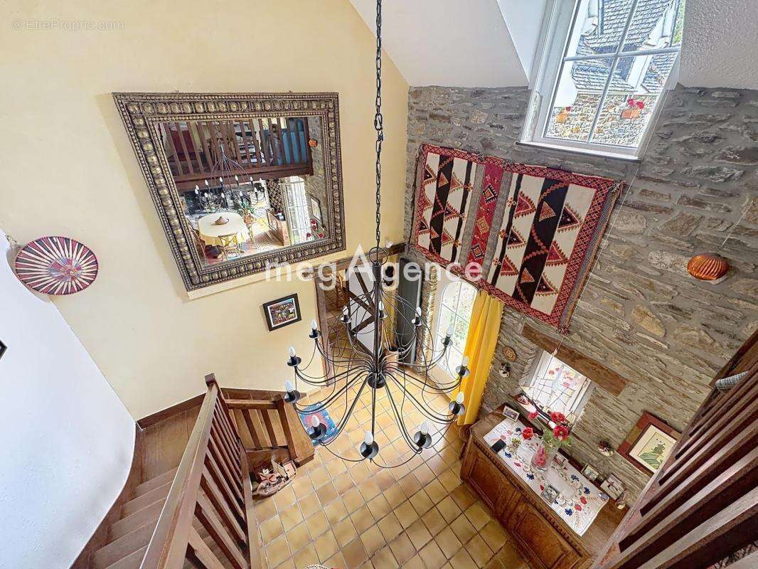 Une élégante maison en pierre au charme intemporel - photo 6