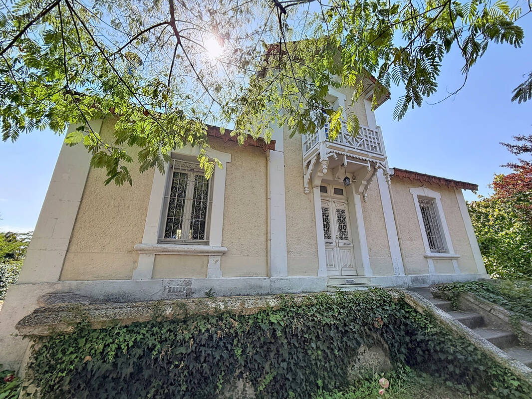 Maison à SAINT-YRIEIX-SUR-CHARENTE