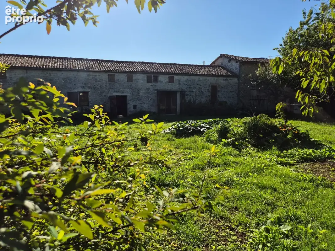 Corps de Ferme de 340 m2, avec plusieurs maisons indépendantes et 200 m2 de dépendances - photo 91