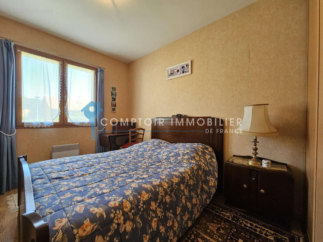 Maison plain pied T4 de 117 m2 avec 2 garages sur parcelle de 682 m2 - photo 6