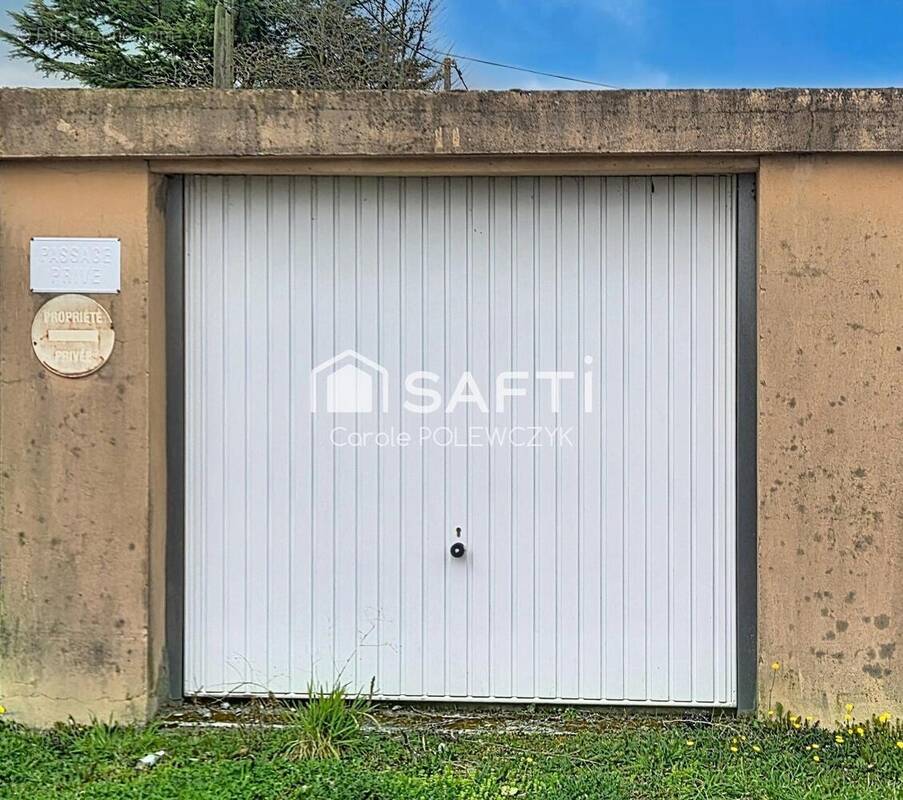 Photo 1 - Parking à PAMIERS