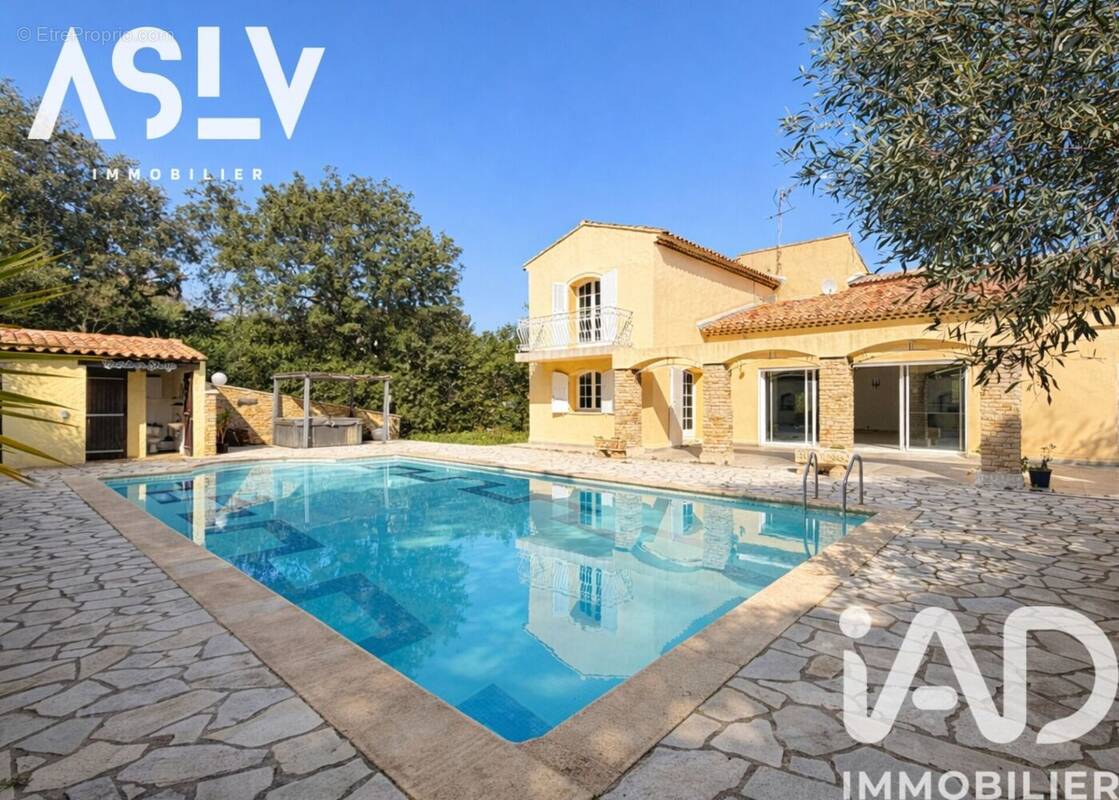 Photo 1 - Maison à SIX-FOURS-LES-PLAGES