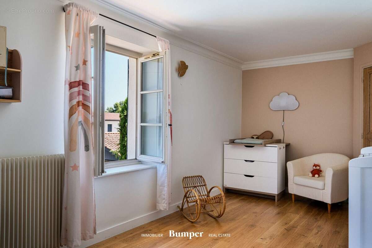 Maison 267 m² à Saint-Genis-Les-Ollieres  - photo 5
