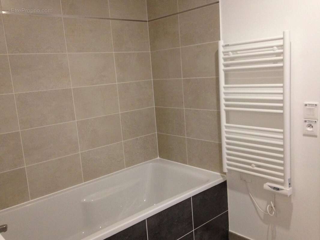 Appartement récent type 3, 55.90m², deux chambres, terrasse, deux places de parking - photo 8