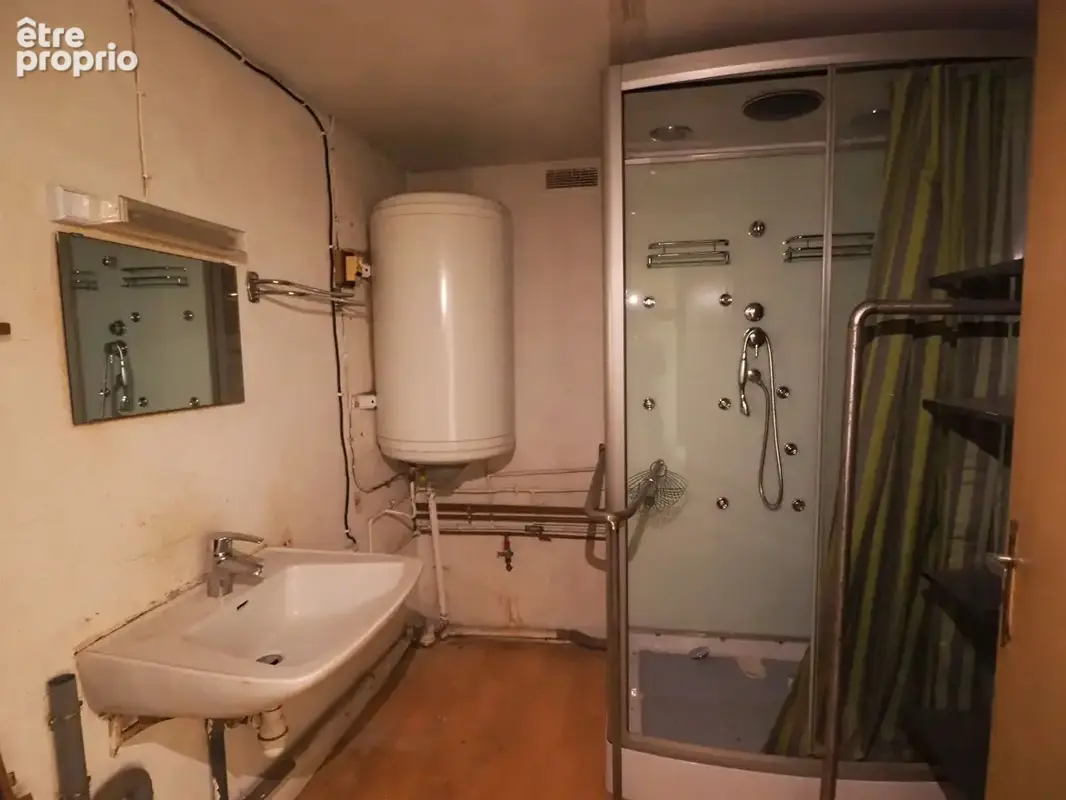 Maison de village - nombreuses dépendances - photo 13
