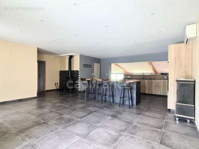 Maison à vendre de 200 m² avec piscine – Piégros-la-Clastre (26) - photo 7