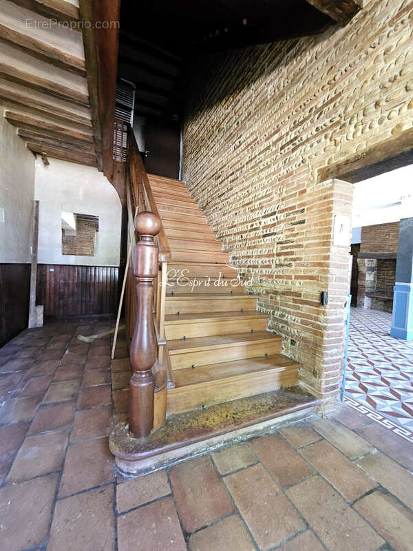 Appartement 728 m² à Saint-Sulpice  - photo 4