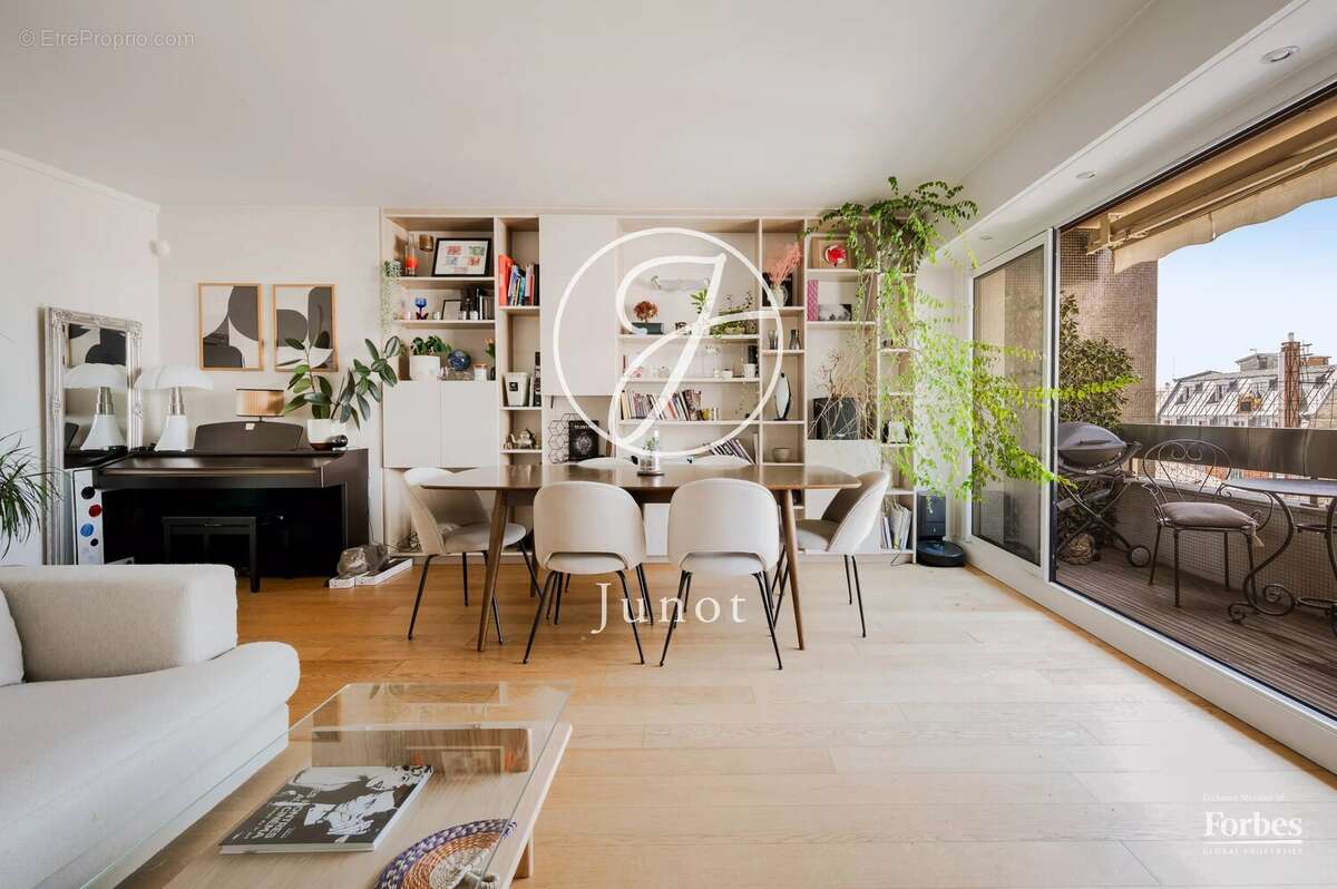 Appartement à PARIS-16E