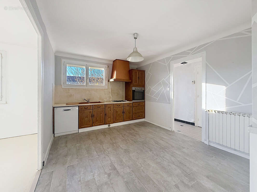 Maison à VEAUCHETTE