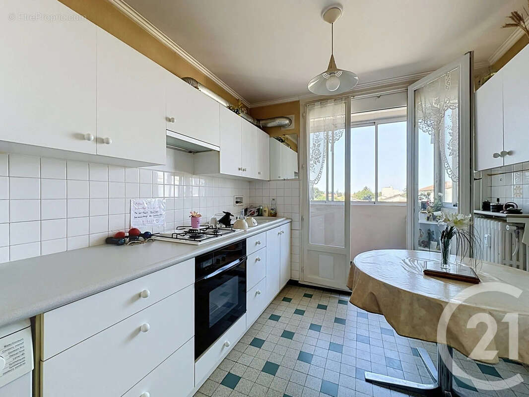 Appartement 66 m² à Venissieux  - photo 6