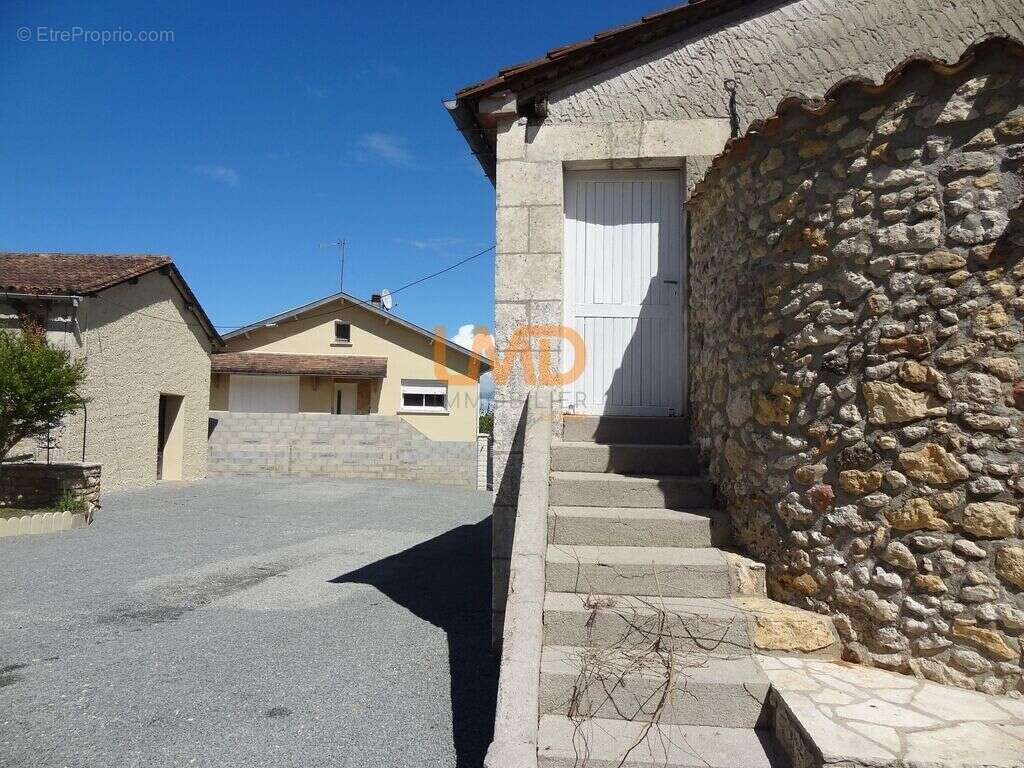 Maison à DOUZILLAC
