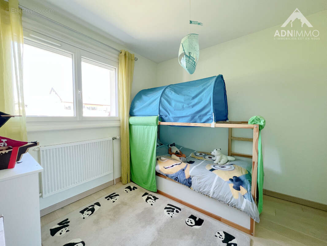 Maison à SAINT-GENIS-POUILLY