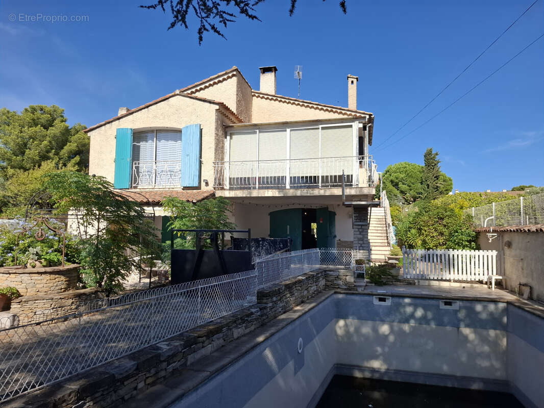 Maison à SAINT-CYR-SUR-MER