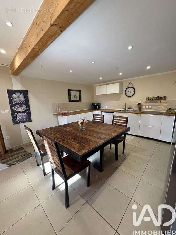 Maison 126 m² à Les Billaux  - photo 7