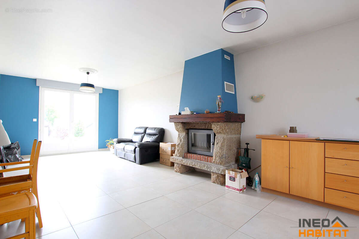 Maison à BOURG-DES-COMPTES