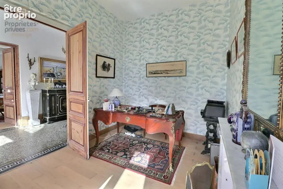 Maison bourgeoise de 380 m2 sur 3 niveaux avec de nombreuses possibilités - photo 11