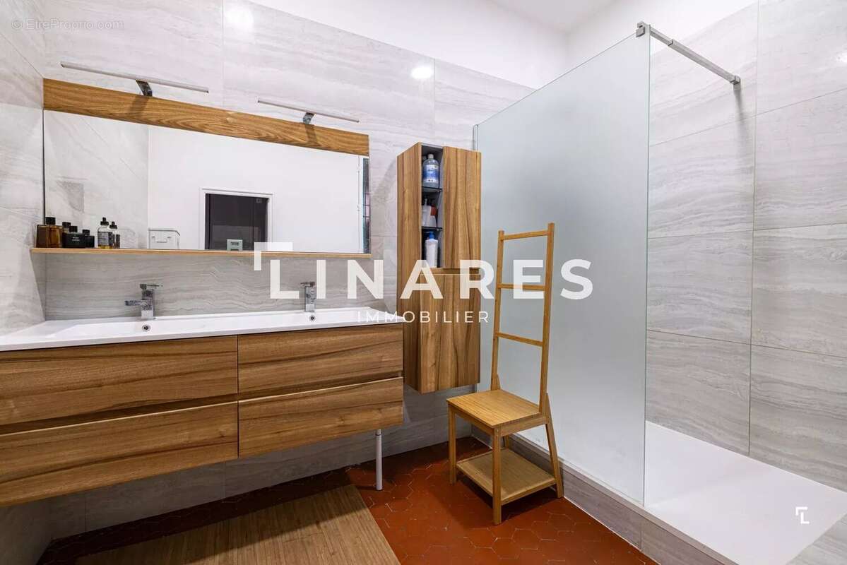 LE MOUSTIER - Appartement T4 de 114 m² - Traversant - 13001 - photo 11