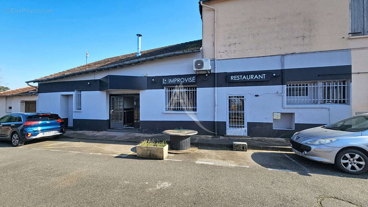 Commerce à CASTELMAUROU