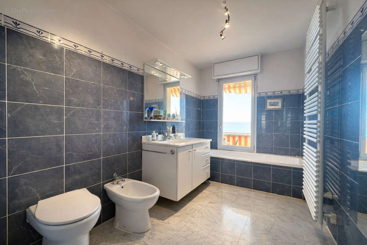 Appartement à ROQUEBRUNE-CAP-MARTIN