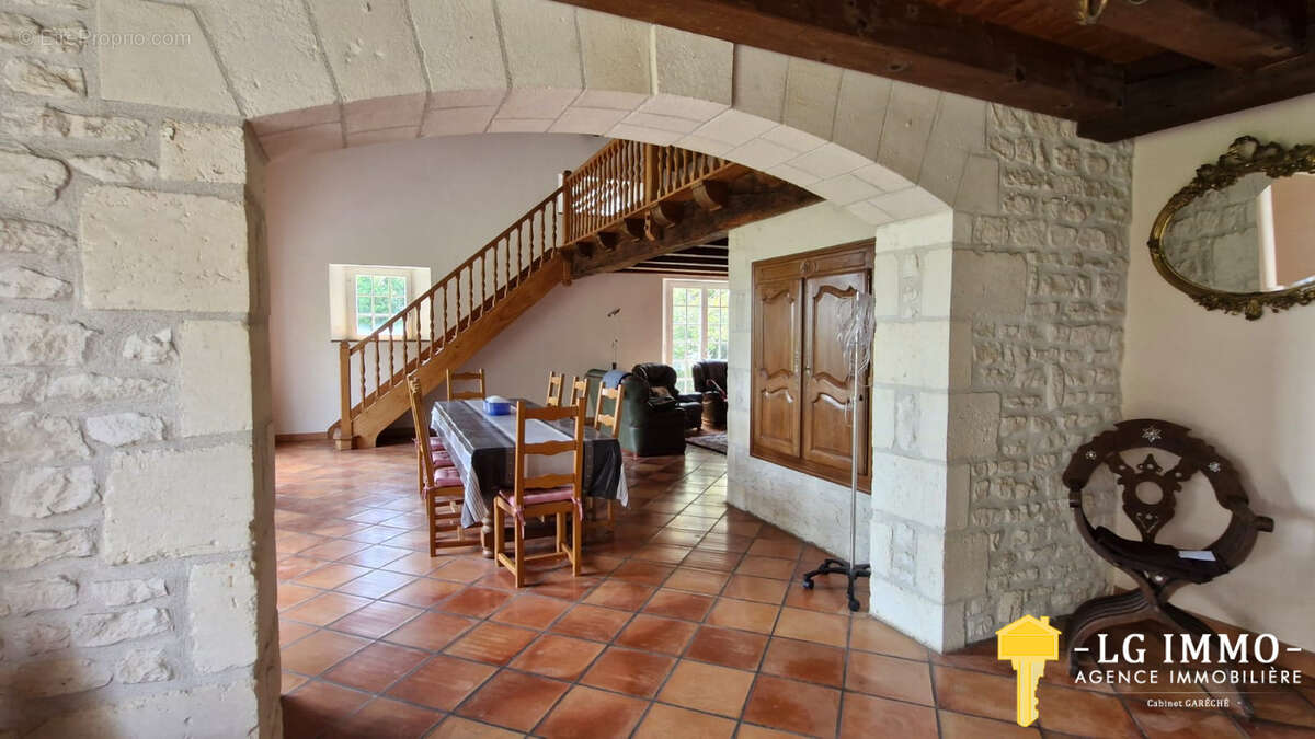 Maison à CHENAC-SAINT-SEURIN-D'UZET