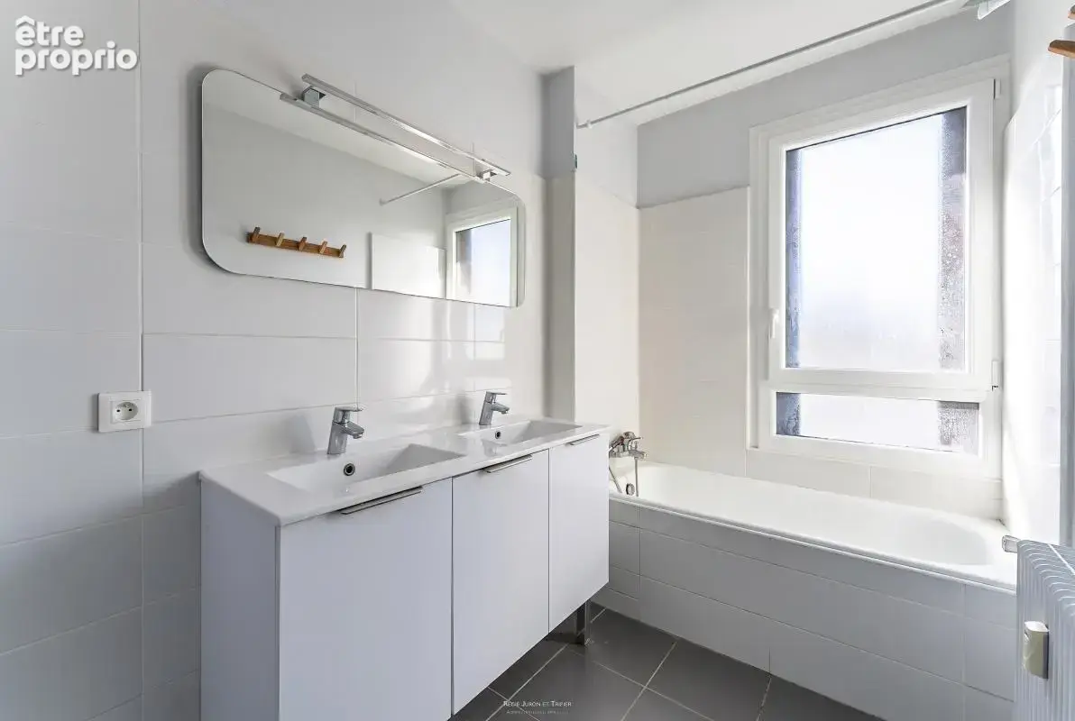 Dernier étage - appartement traversant avec balcon, parking, cave Proche Part-Dieu - photo 6