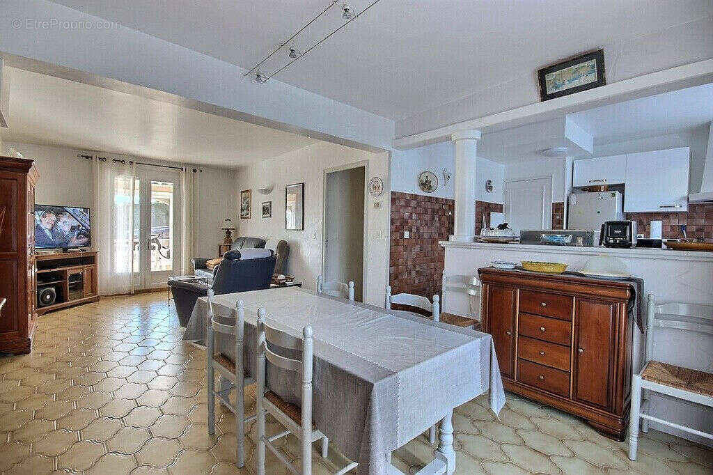 Maison à ROQUEBRUNE-SUR-ARGENS