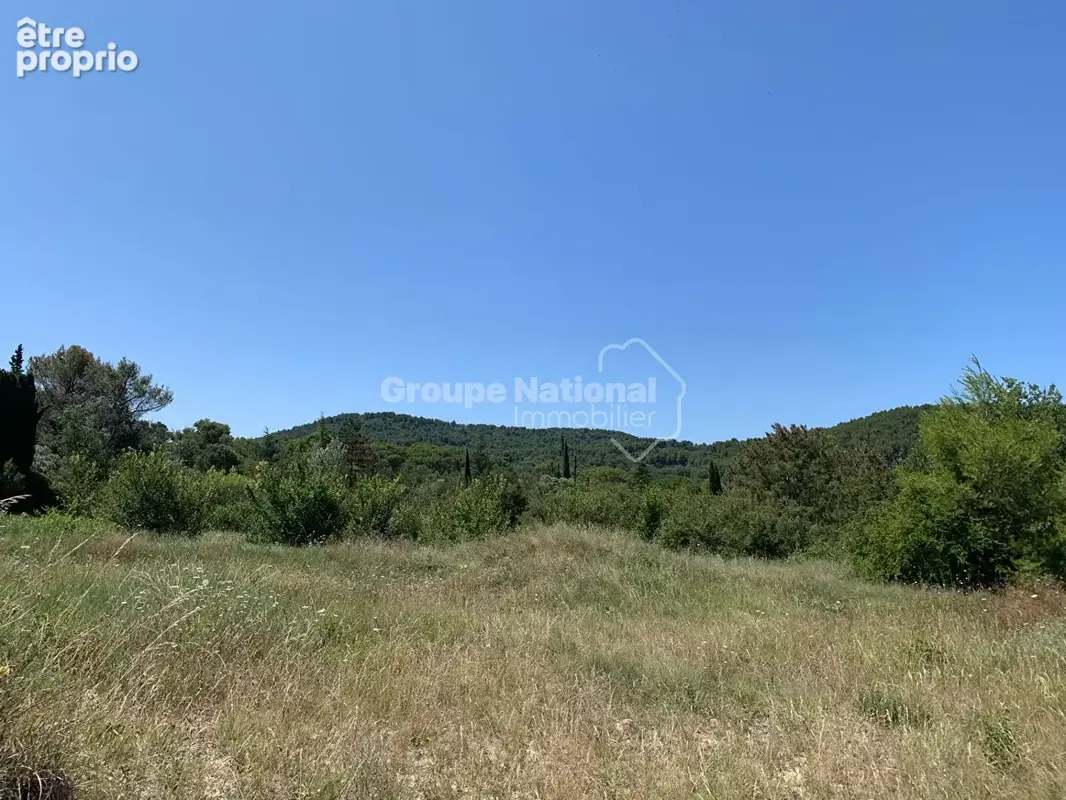 Terrain à PERNES-LES-FONTAINES