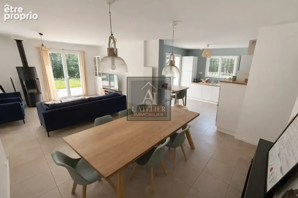 Maison récente avec 5 chambres, piscine et garage - photo 7